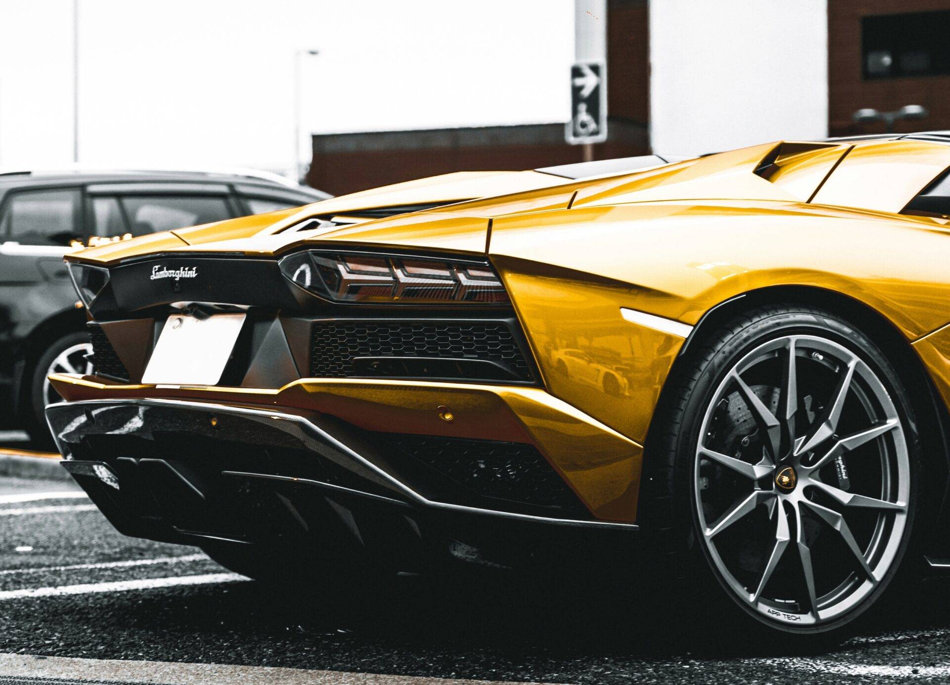 Eisendle versichert Fahrzeuge wie Ferrari Porsche und Lamborghini